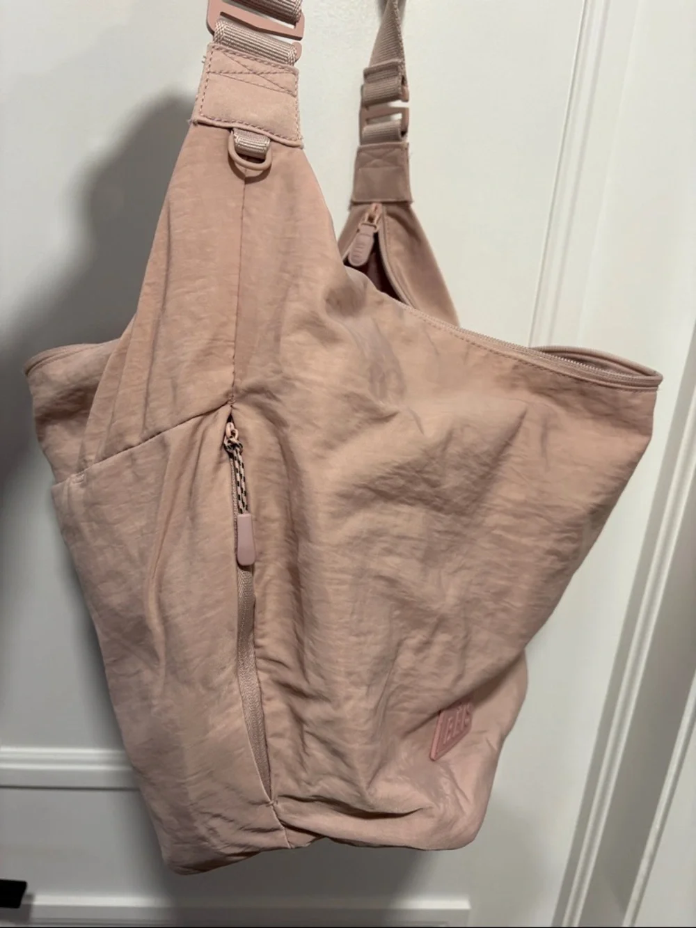 BEIS crescent catchall bag - Picture 9 of 11